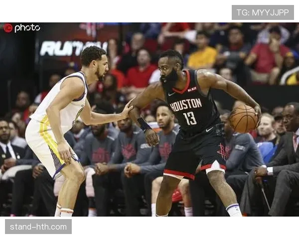 科利塞乌姆主场迎关键战,球迷助威点燃球队复苏势头 科利塞乌姆主场迎关键战,球迷助威点燃球队复苏势头