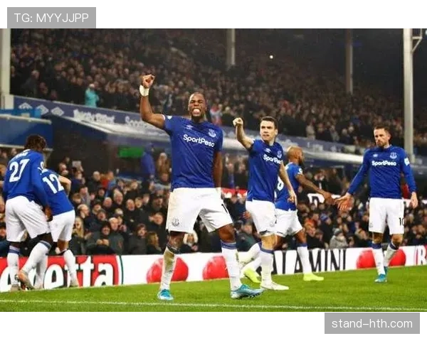 阿卜杜拉耶·杜库雷闪耀全场，助埃弗顿强势逆转取胜状态回暖