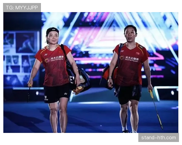 贾一凡训练完顺手买了个包，我一周饭钱没了